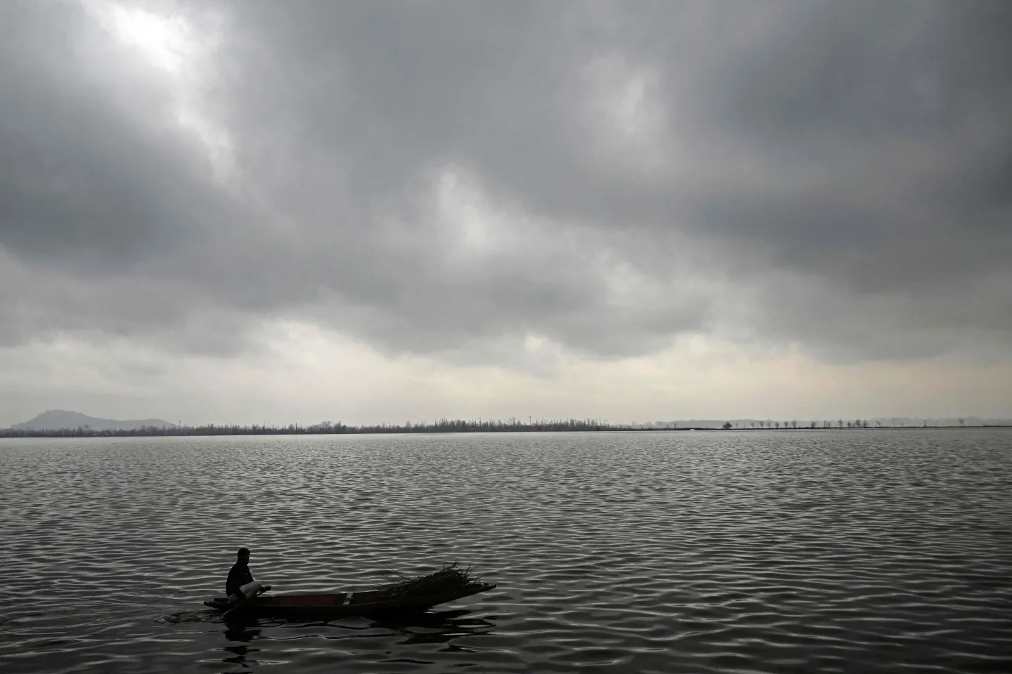 At least 25 killed after boat capsizes in DRC