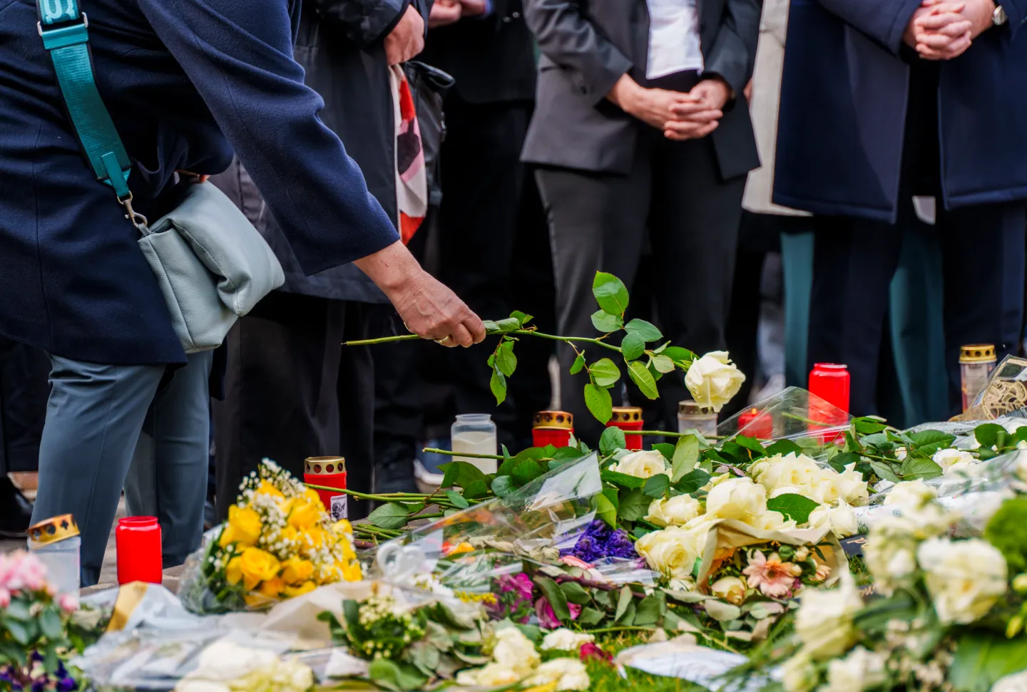 1.500 Menschen bei Gedenken nach Todesfahrt in Mannheim