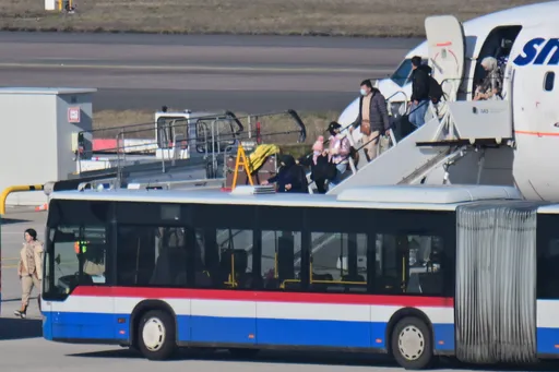 جرمني د لومړي ځل لپاره ۲۰ افغان مجرمین په مستقیم ډول کابل ته ډیپورټ کړل