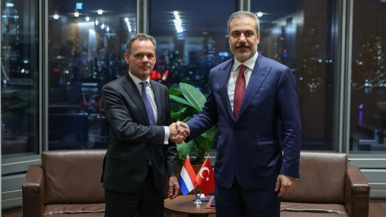 डच विदेश मंत्री कास्पर वेल्डकैंप मंगलवार को द्विपक्षीय वार्ता के लिए तुर्की का दौरा करेंगे