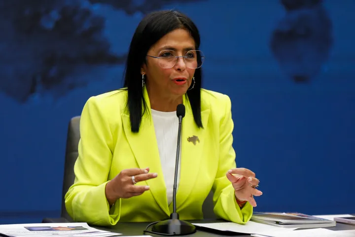 Venezuela advierte a Estados Unidos que se mantenga alejado de sus costas