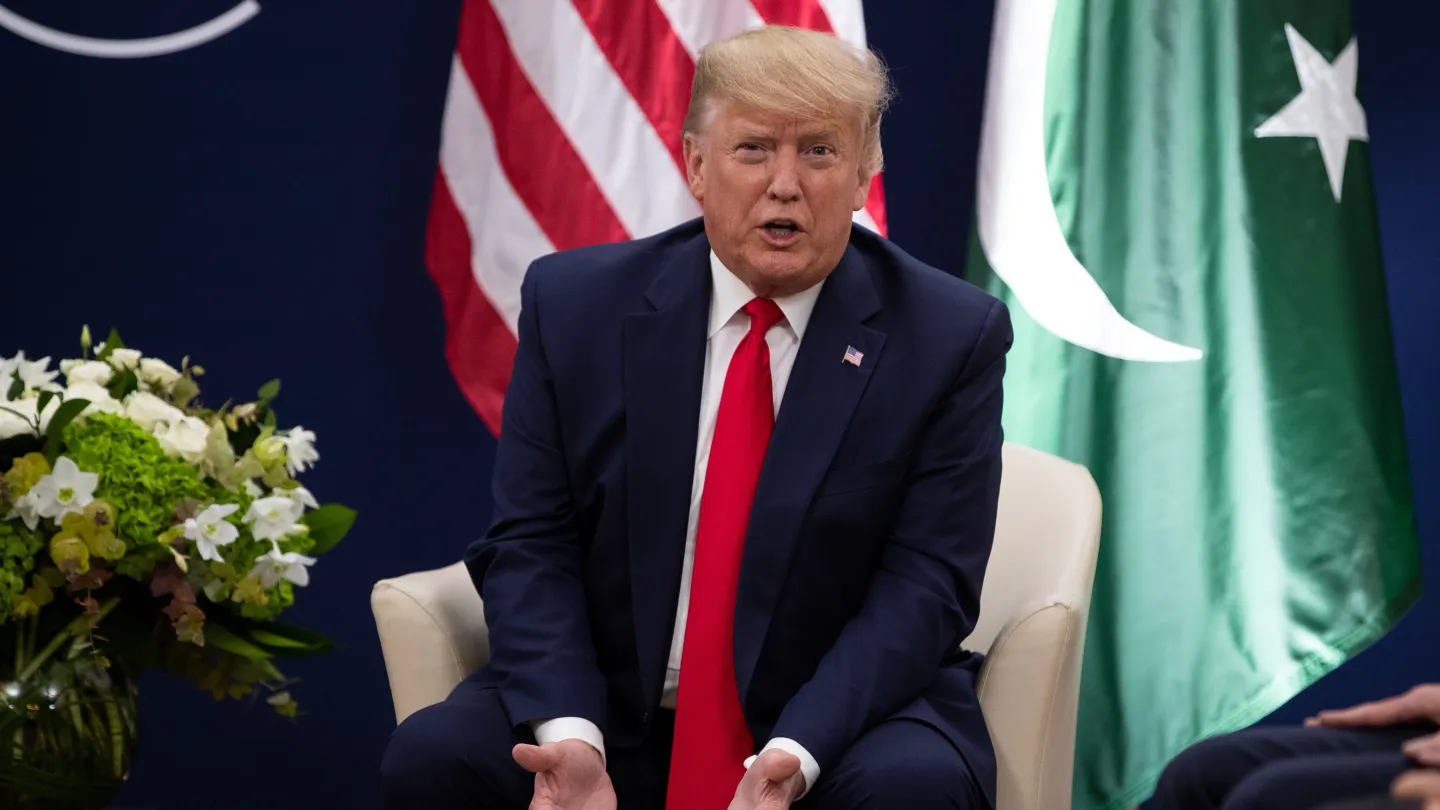 Терс саясий шерик: Трамптын ыктымал саякат тыюусу АКШ-Пакистан мамилелерине кандай таасир этет?