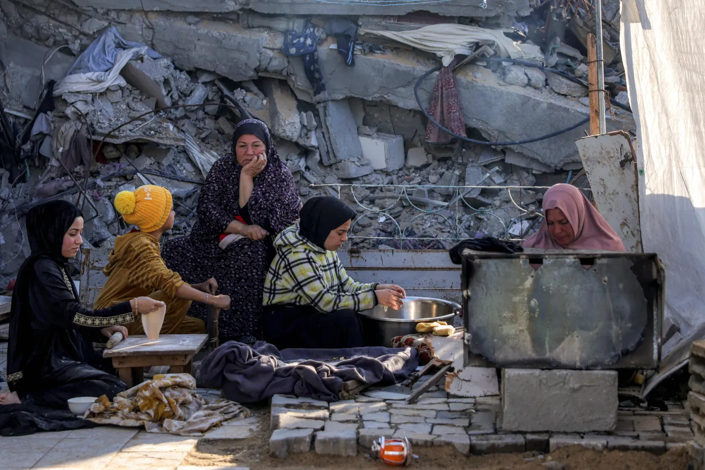 Mulheres palestinianas em Gaza enfrentam perdas, fome e cerco