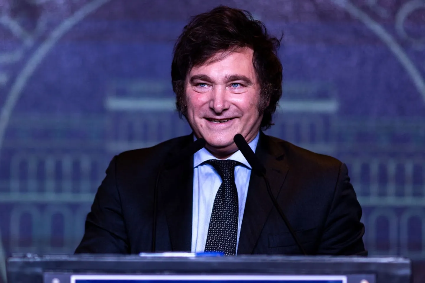 Milei recurre al FMI con un préstamo “de urgencia” que profundiza la deuda de Argentina