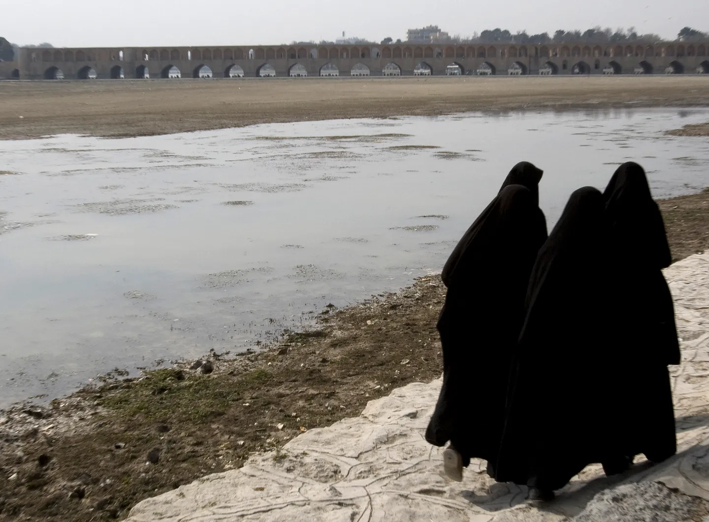 هشدار بحران آب در اصفهان؛ زاینده‌رود در کمترین سطح ذخیره سال‌های اخیر