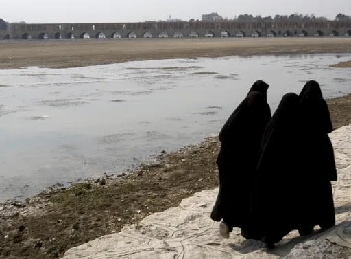 هشدار بحران آب در اصفهان؛ زاینده‌رود در کمترین سطح ذخیره سال‌های اخیر