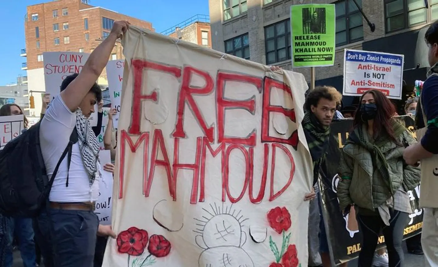 El arresto del activista Mahmud Khalil: un “ataque a la libertad de expresión” en EE.UU.