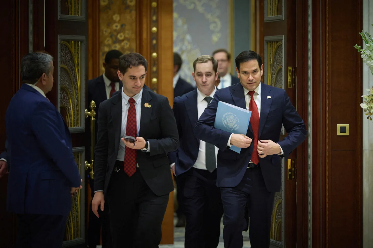 إعلام سعودي: أوكرانيا تقبل بمقترح أمريكي لهدنة شهر مع روسيا بعد نجاح المباحثات الأمريكية-الأوكرانية