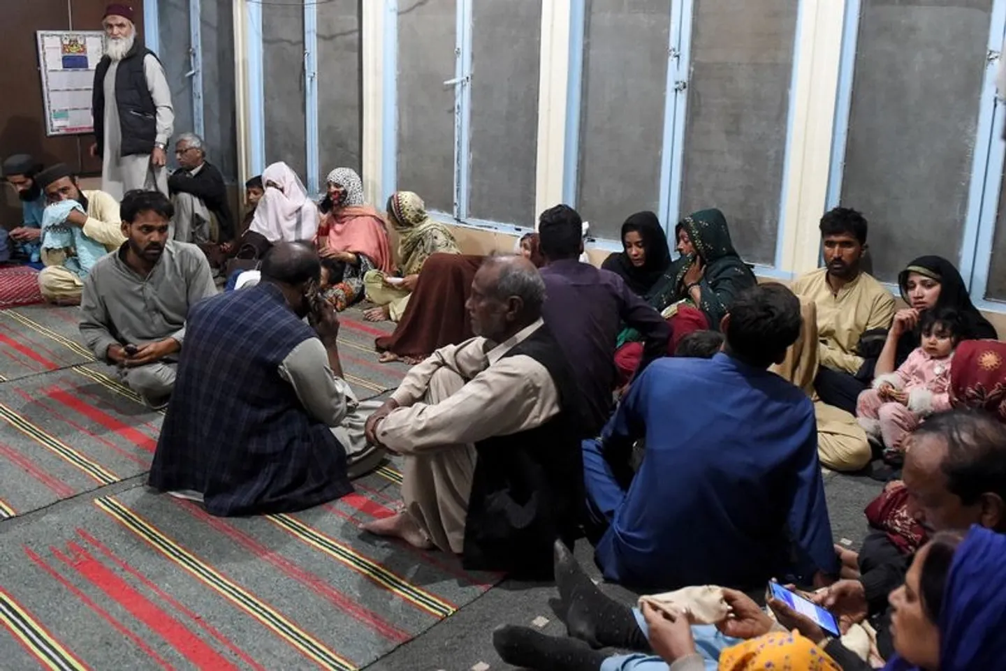 Sulm ndaj një treni në Pakistan: Lirohen 155 pengje, vriten 27 militantë