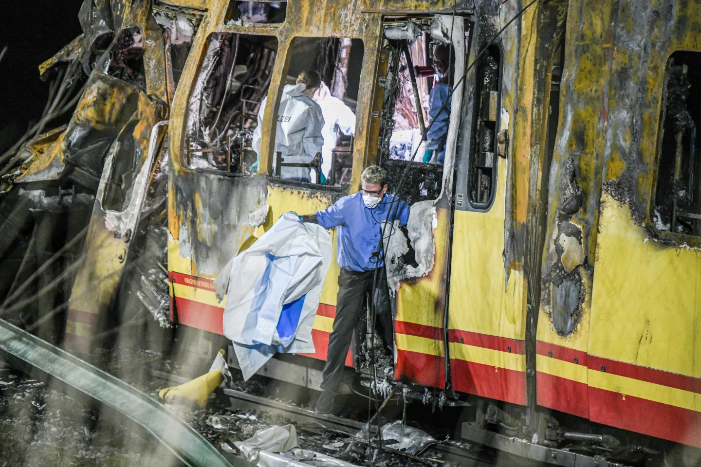 Inferno an Bahnübergang: Drei Tote bei Unfall mit Tanklaster