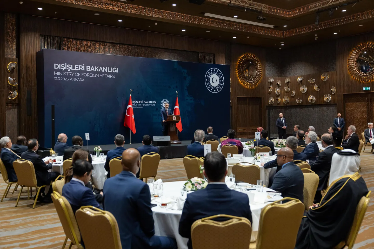 فيدان يلتقي سفراء وممثلي "التعاون الإسلامي" في أنقرة ويشدد على أهمية التكاتف في ظل تزايد الظلم