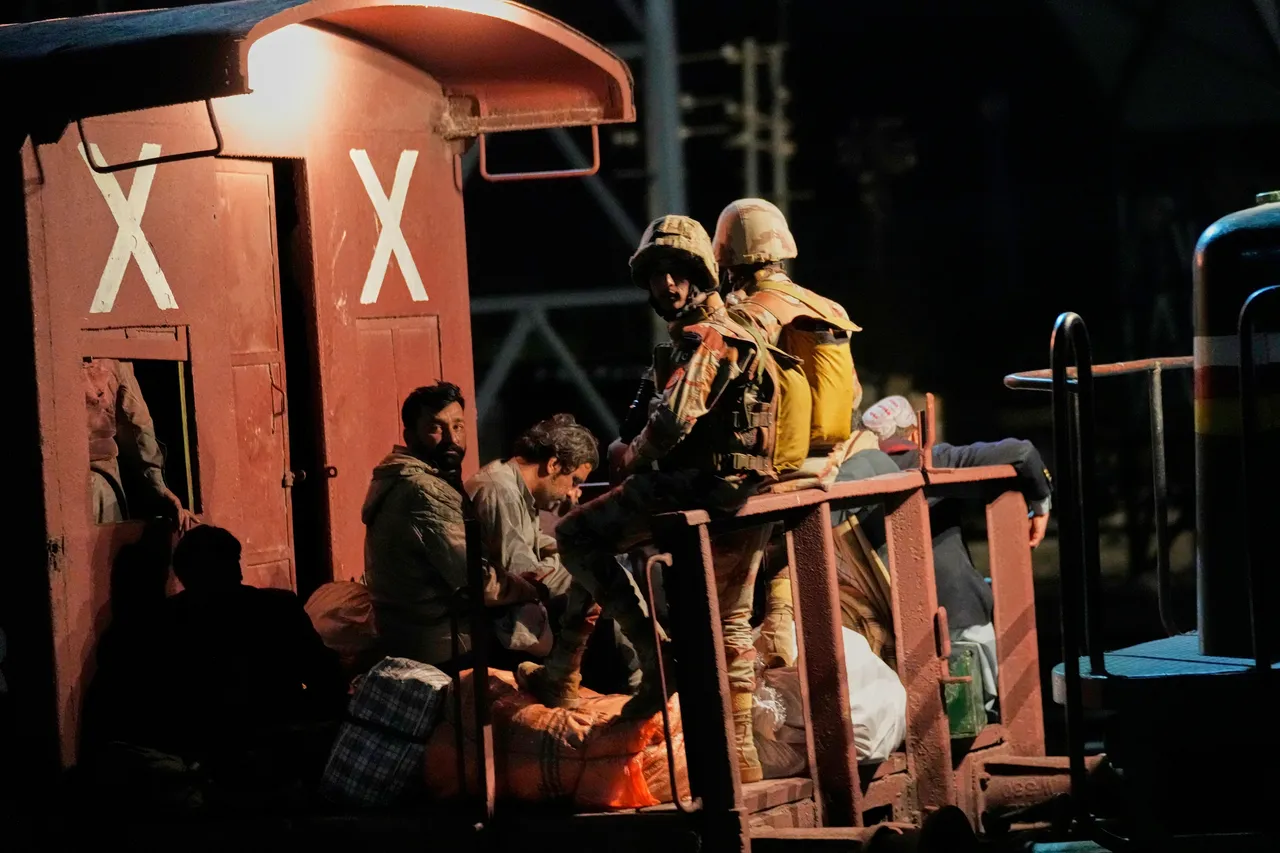 Pakistan bevrijdt gegijzelden van terroristen, beëindigt treinkapingsoperatie