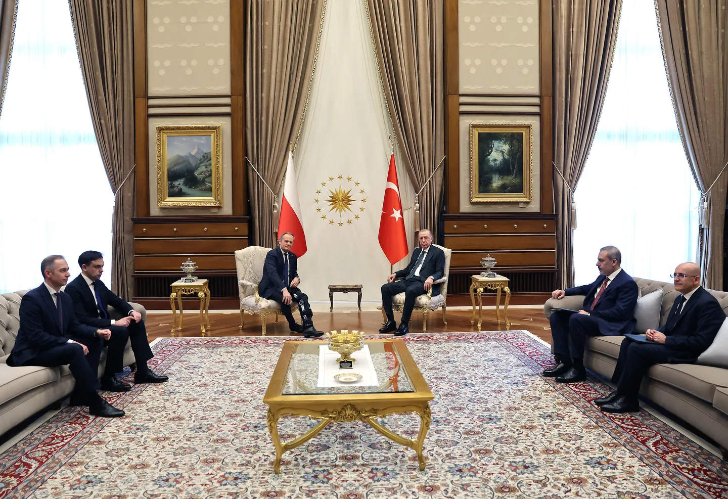 Թուրքիայի ԵՄ-ին անդամակցության հայտը ստանում է թափ, երբ Էրդողանն ու Տուսկը քննարկում են տարածաշրջանային կայունությունը