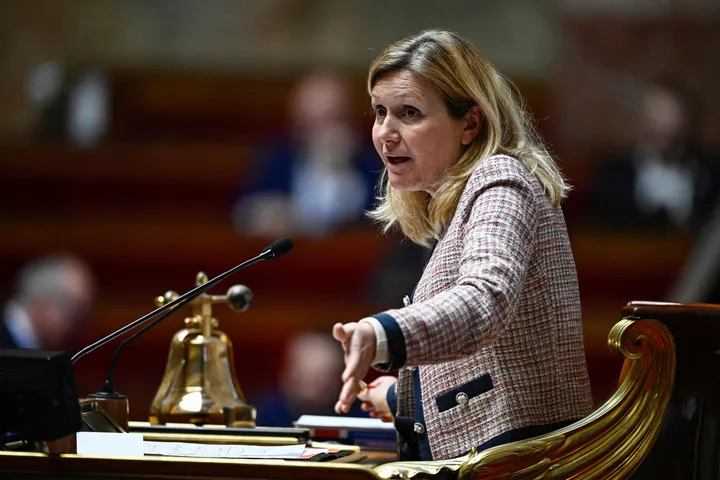 France: le règlement de l’Assemblée n’interdit pas l’accès aux femmes voilées, selon une députée