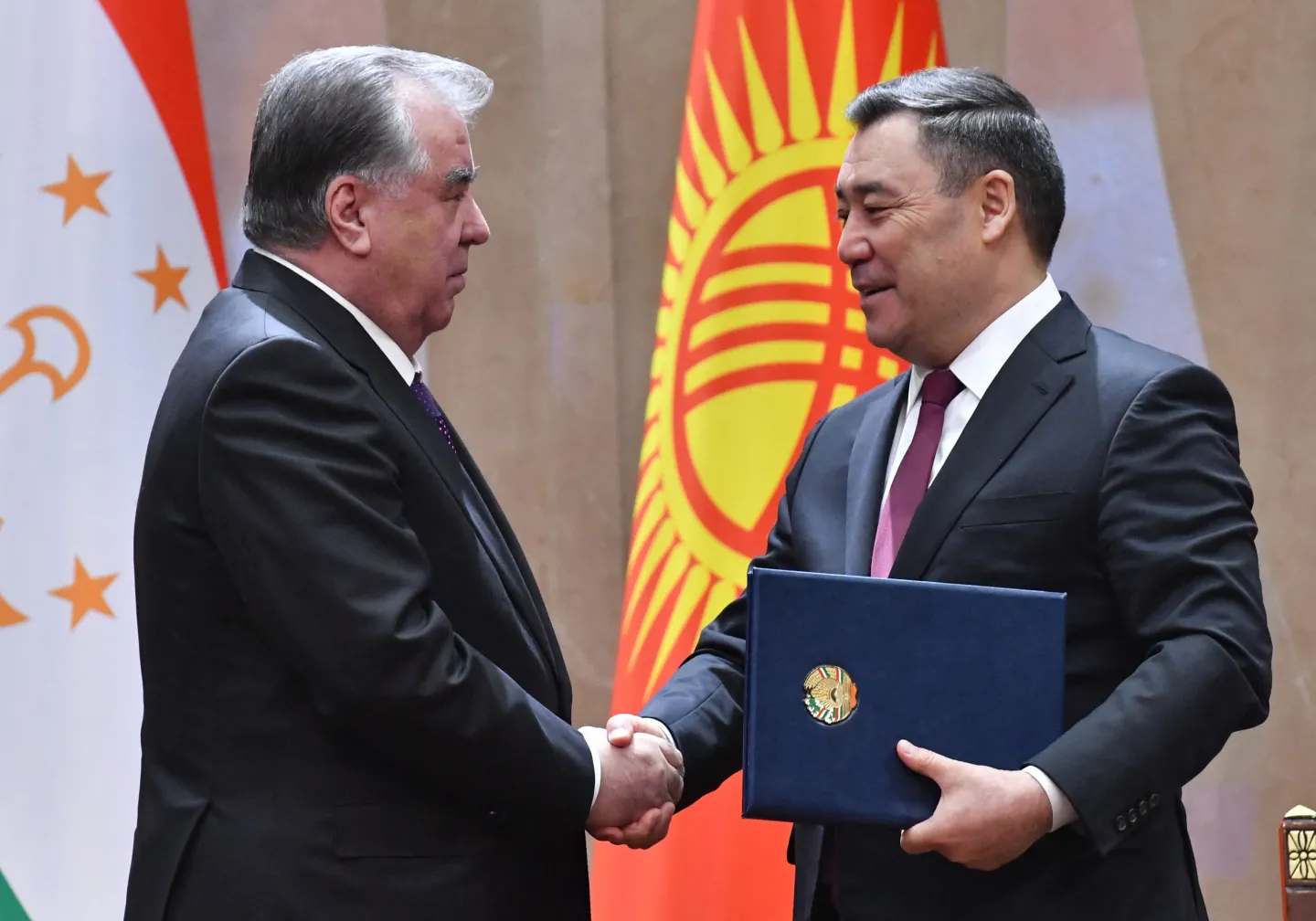 Kirghizistan e Tagikistan firmano uno storico accordo di confine