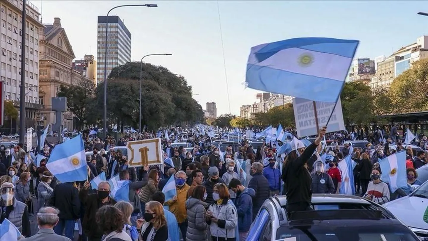 Protesta antiqeveritare në Argjentinë, plagosen 20 persona