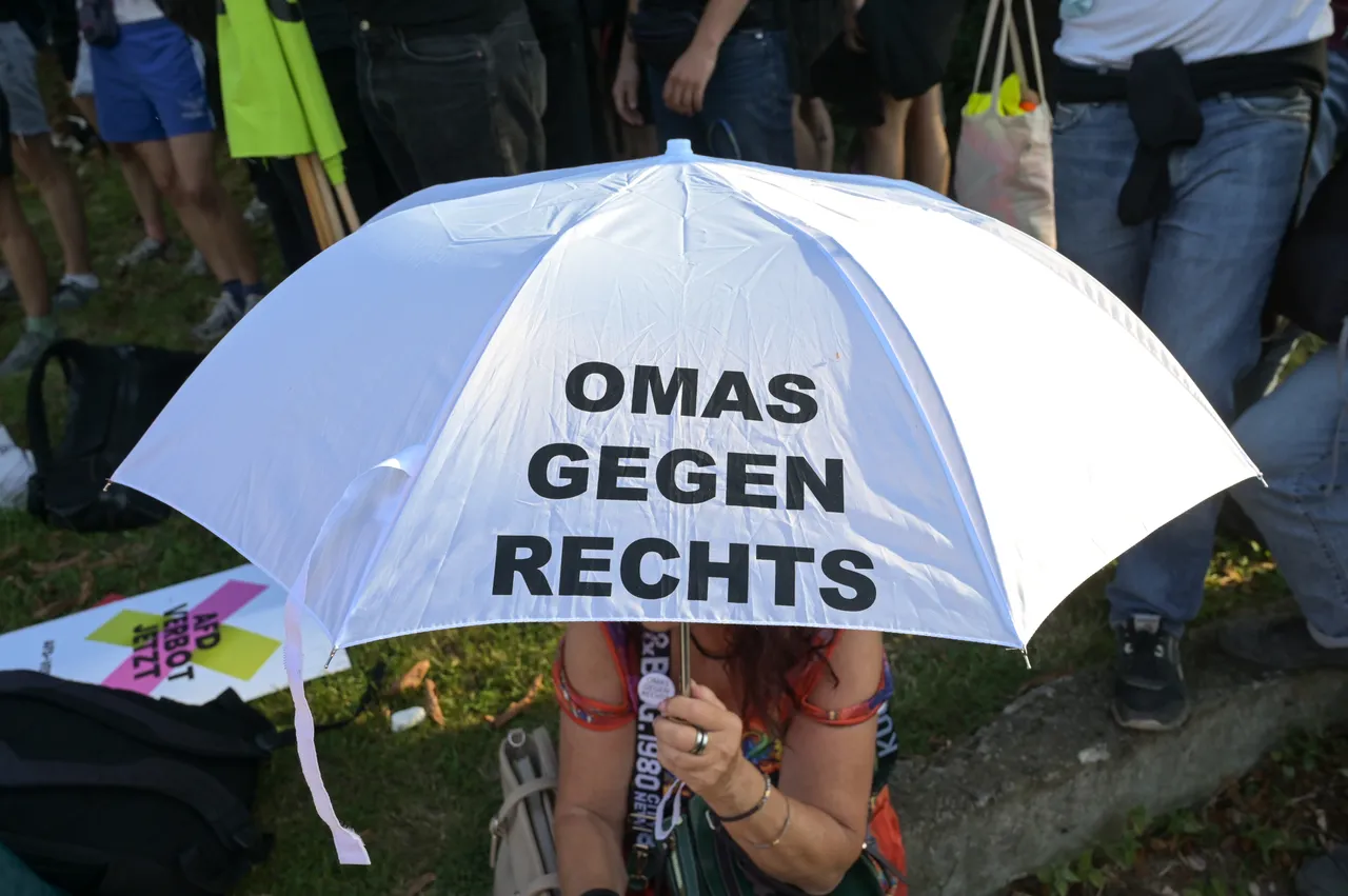 Regierung beantwortet 551 Fragen der Union - kaum Angaben