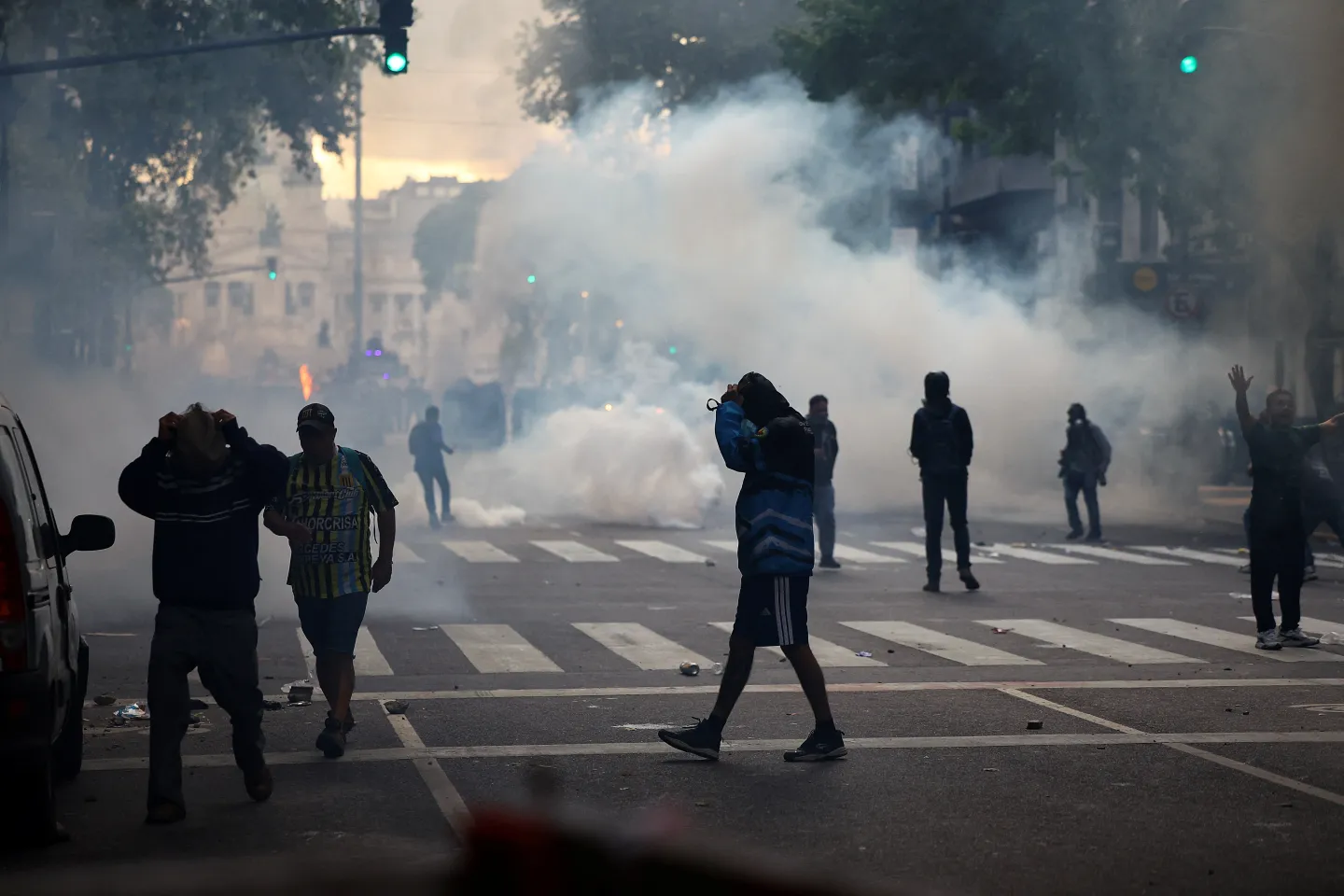Protest penzionera u Argentini prerastao u nasilje, najmanje 20 povrijeđenih