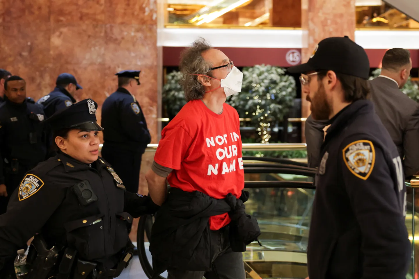Skoro 100 demonstranata uhapšeno tokom protesta u New Yorku u znak podrške Khalilu