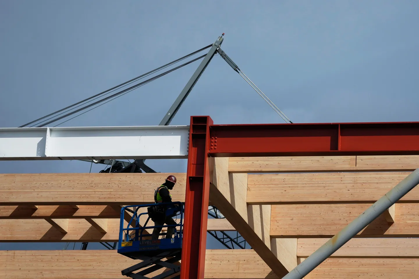 ترامپنىڭ پولات-تۆمۈر ۋە ئاليۇمىن بېجى ئىجرا قىلىندى، خەلقئارالىق سودا ئۇرۇشى كۈچىيىۋاتىدۇ