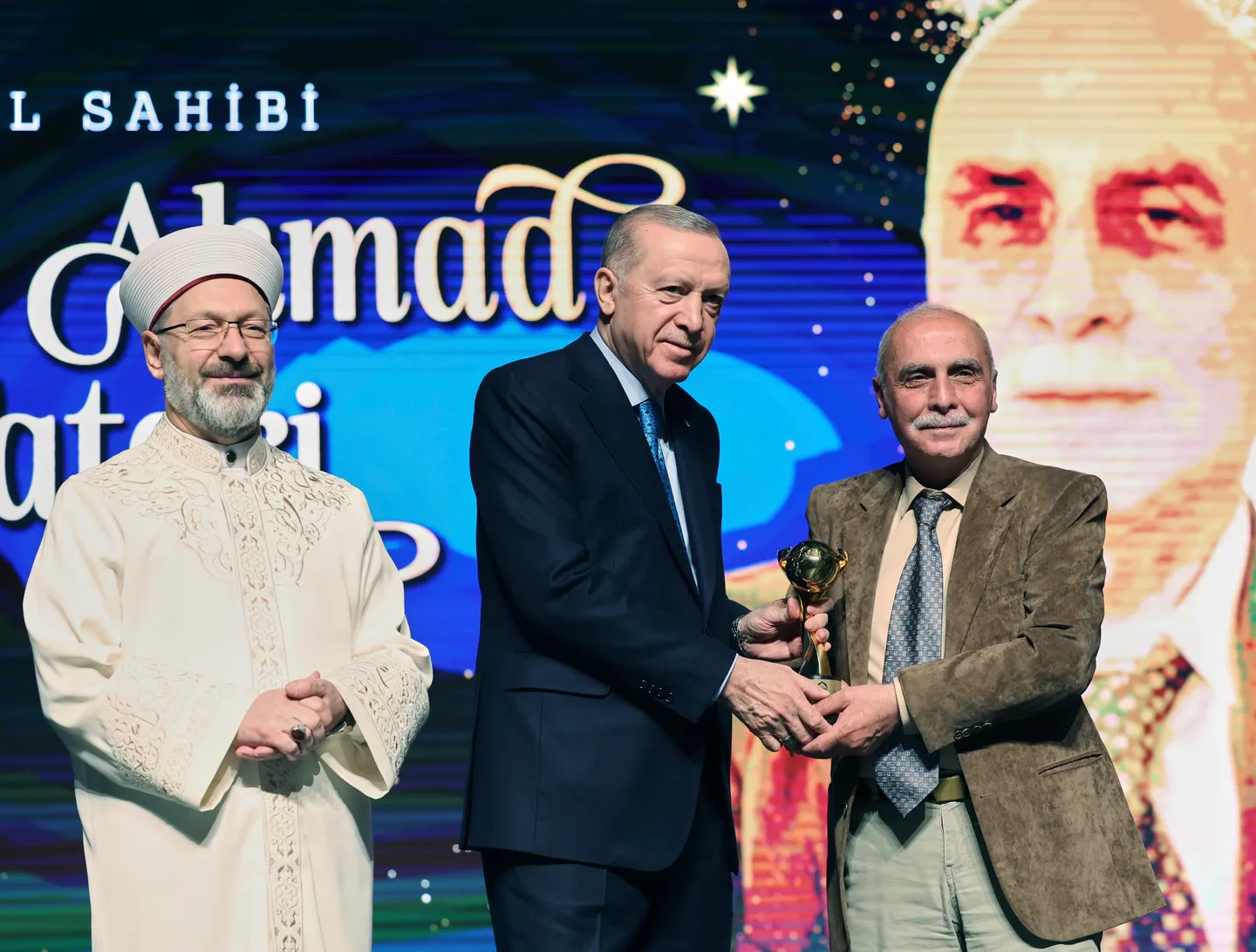 "لم أفقد ذاتي".. شهادة طيار تحرّر بعد 43 عاماً من سجون الأسد