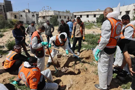 د غزې له کنډوالو څخه نږدې ۱۰۰ نور جسدونه راایستل شول