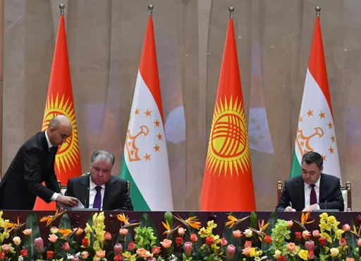 Qırğızstan häm Tacikstan tarixi çik buyı kileşüen imzaladı