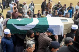 Когато терорът завладя релсите: Отвличането на влак разкрива задълбочаващата се криза с тероризма в Пакистан