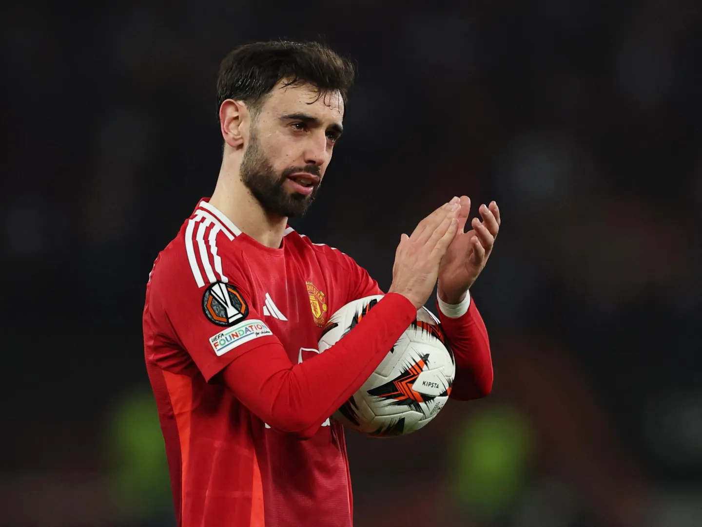 Man United's Fernandes needs to trust his teammates, manager Amorim says