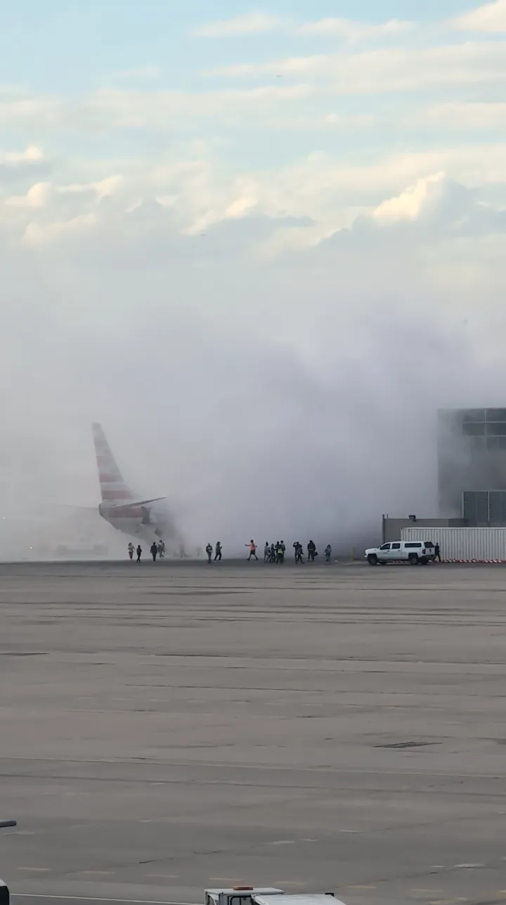 Enquête ouverte après l'incendie de moteur d'un avion d'American Airlines à Denver