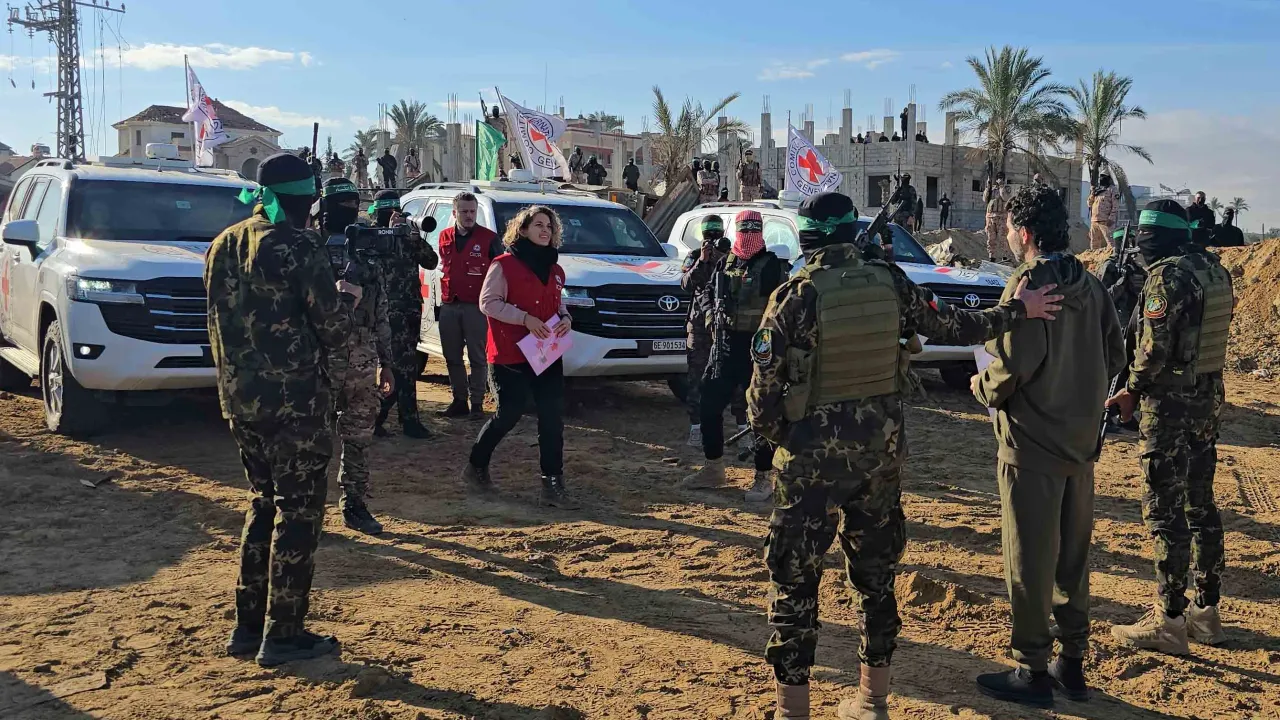 واشنطن تقدم مقترح "تضييق الفجوات" لتمديد وقف النار بغزة.. وحماس: لا حديث عن اتفاقات جديدة أو جانبية