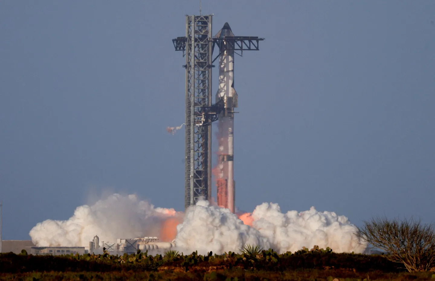 SpaceX lancia un equipaggio di sostituzione, aprendo la strada al ritorno degli astronauti bloccati