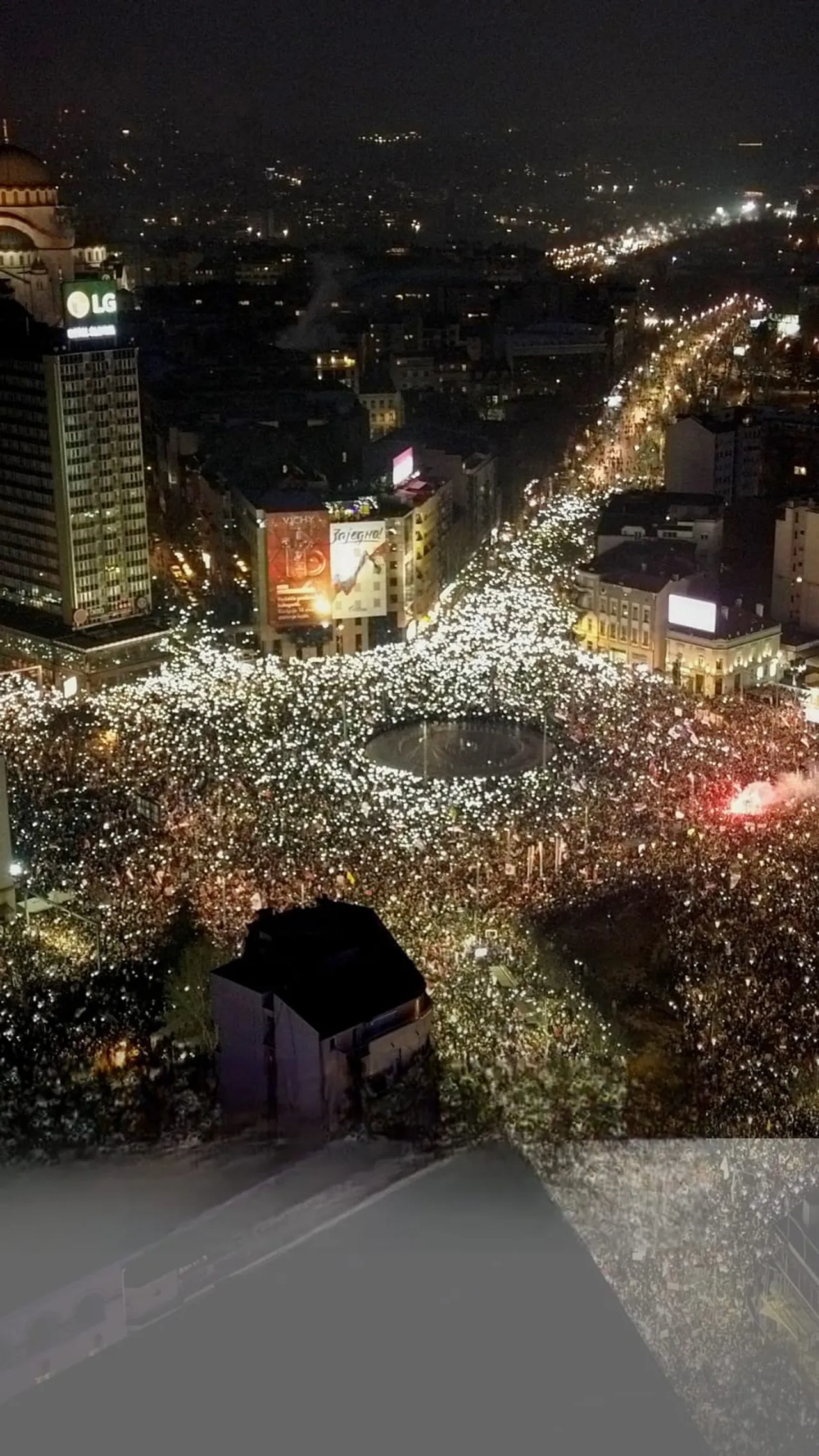 Studentët dhe qytetarët mbajtën protestë masive në Beograd