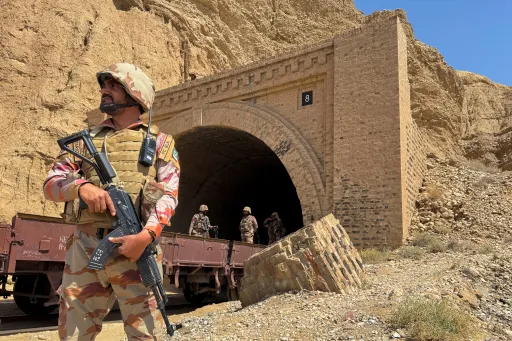 Terrore sui binari: Il terrorismo in Pakistan aumenta