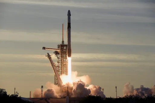 SpaceX lança tripulação de substituição, abrindo caminho para o regresso dos astronautas retidos