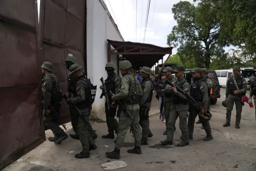 Venezuela to deploy 15,000 troops to the Colombian border