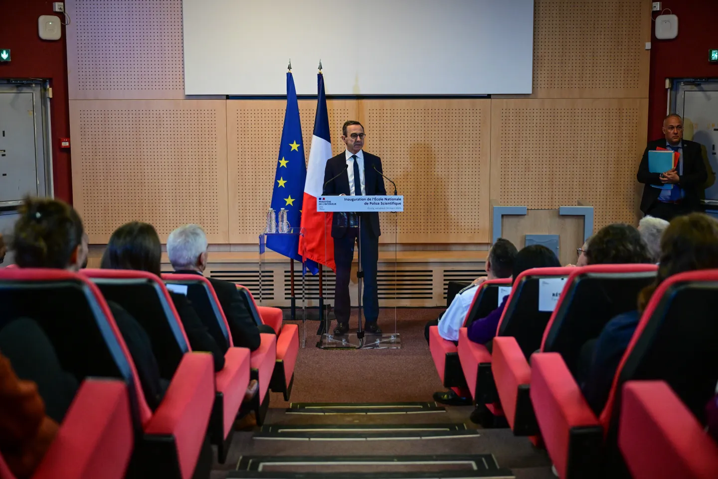 France: le ministre de l'Intérieur menace de démissionner