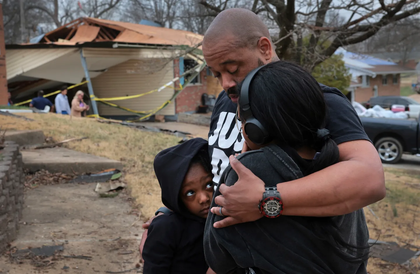 Deadly tornadoes wreak havoc across central United States