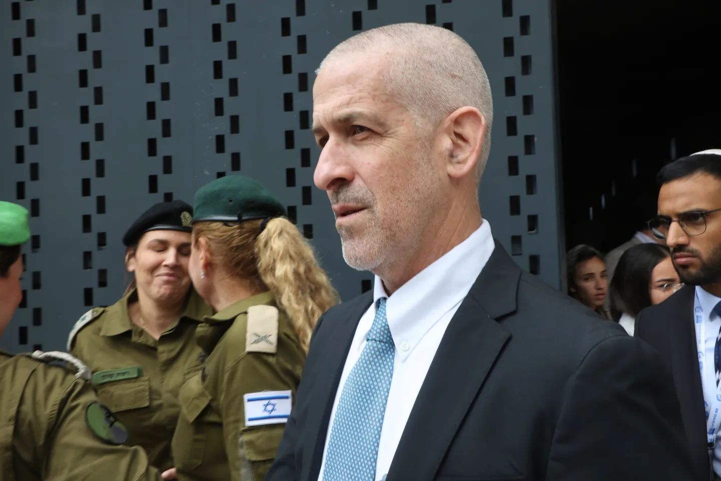 Netanyahu dismisses Shin Bet chief over 'lack of trust'