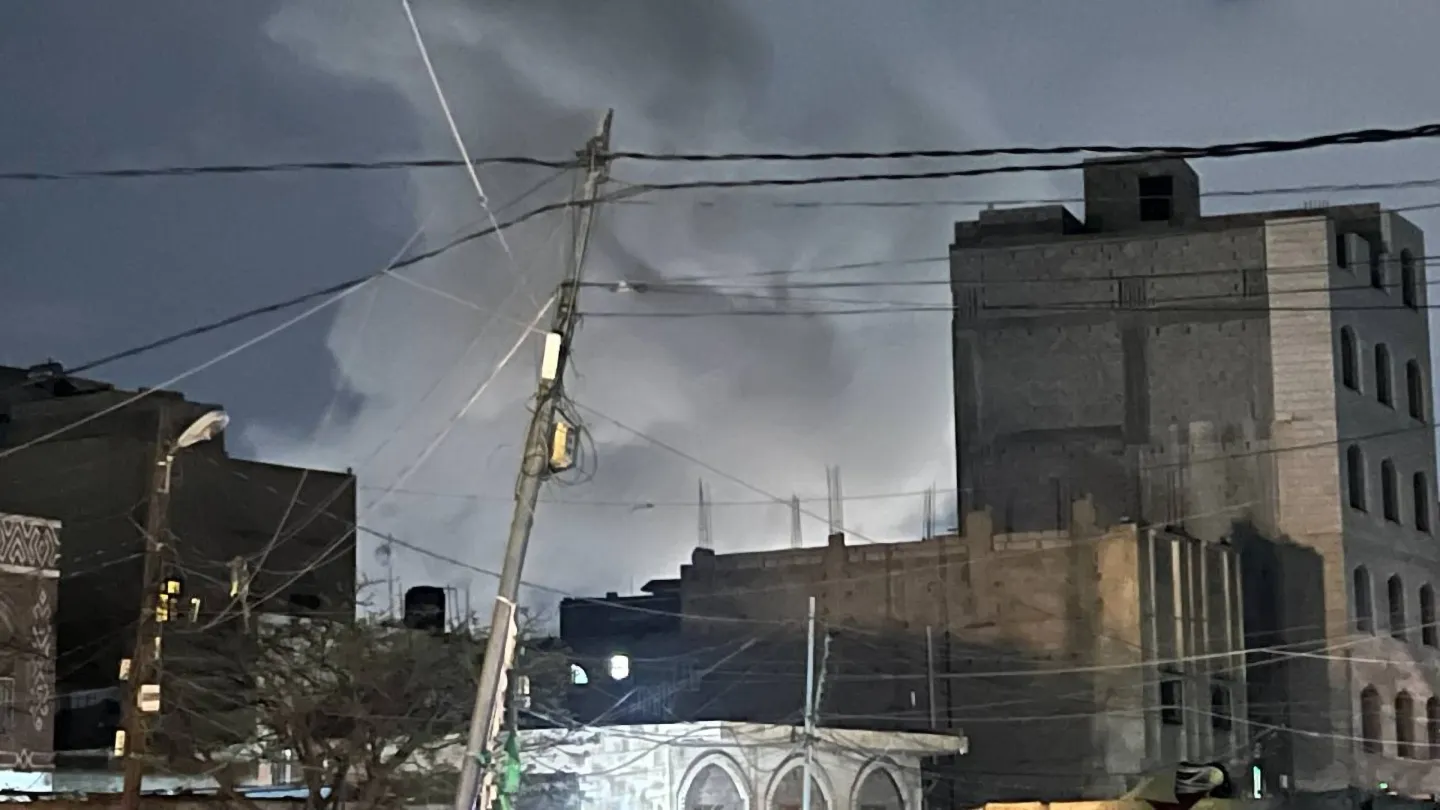 بينهم نساء وأطفال..عشرات القتلى والجرحى في تواصل الهجمات الأمريكية على اليمن