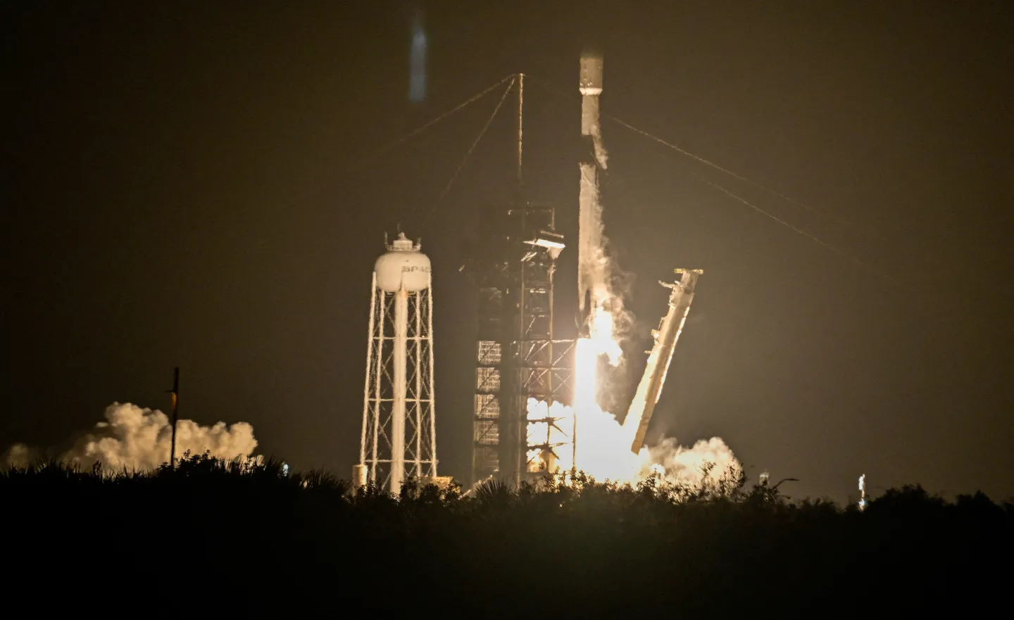 "SpaceX" Халықаралық ғарыш станциясына экипаж жіберді