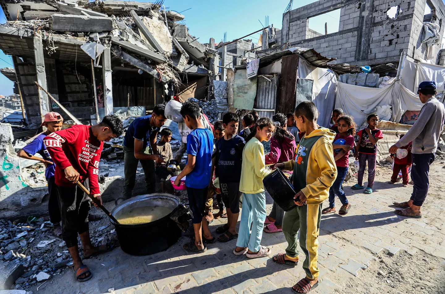 3 شهداء بقصف للاحتلال على غزة رغم الاتفاق.. وتحذير أممي من مجاعة جراء الحصار