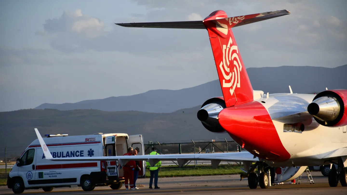 اولین هواپیمای آمبولانس ترکیه به اسکوپیه مقدونیه شمالی رسید تا مجروحان آتش‌سوزی را منتقل کند
