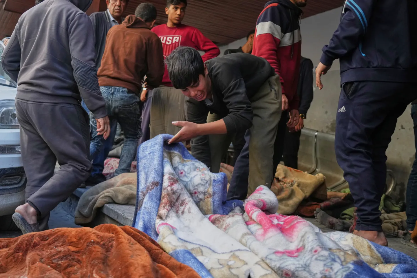 322 halott Gázában: Izrael a megrekedt fegyverszüneti tárgyalások után légicsapásokat mért Gázára