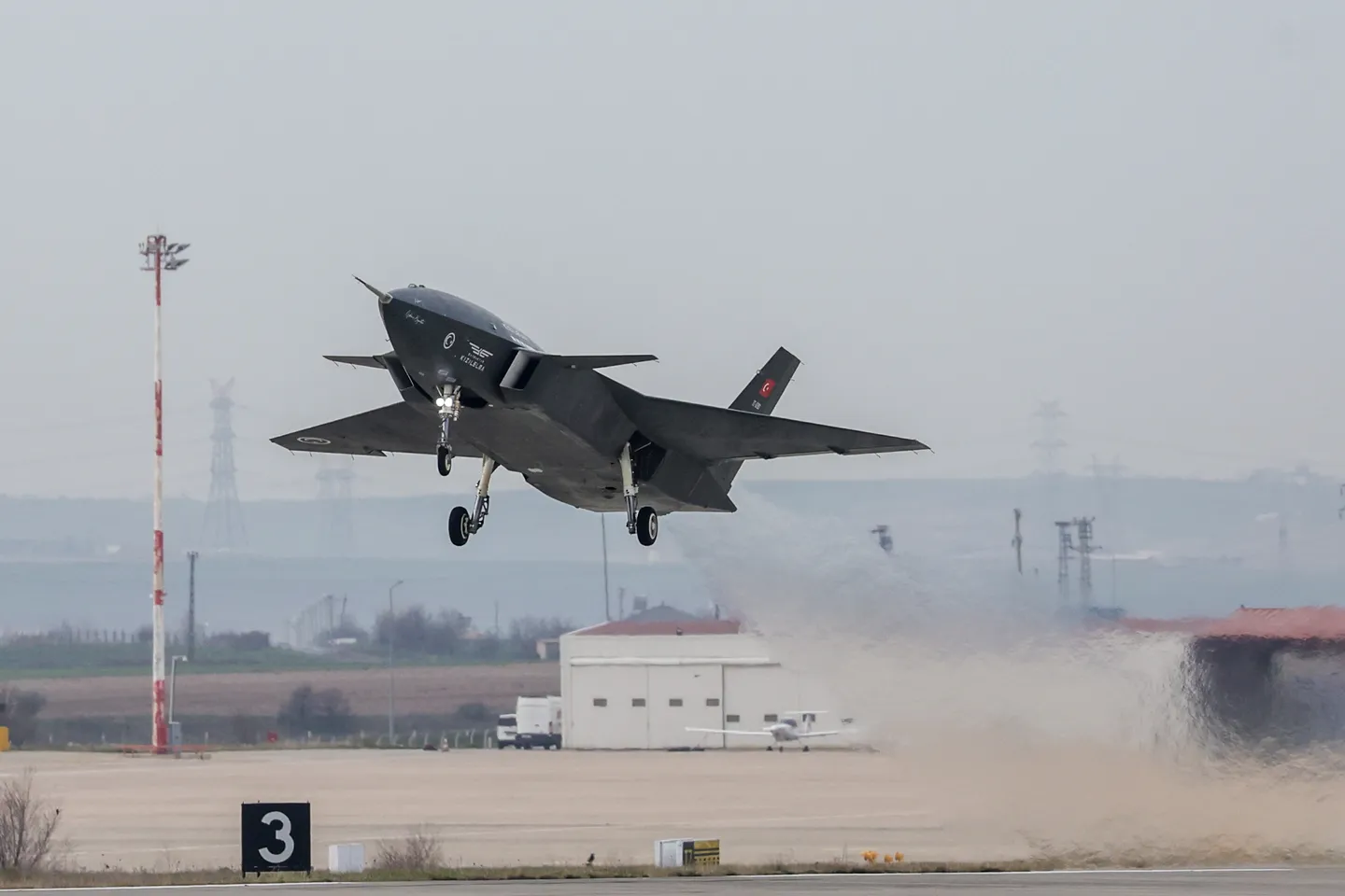 Түркиянын учкучсуз согуштук учагы «Кызылелма» маневр сыноолорун ийгиликтүү аяктады