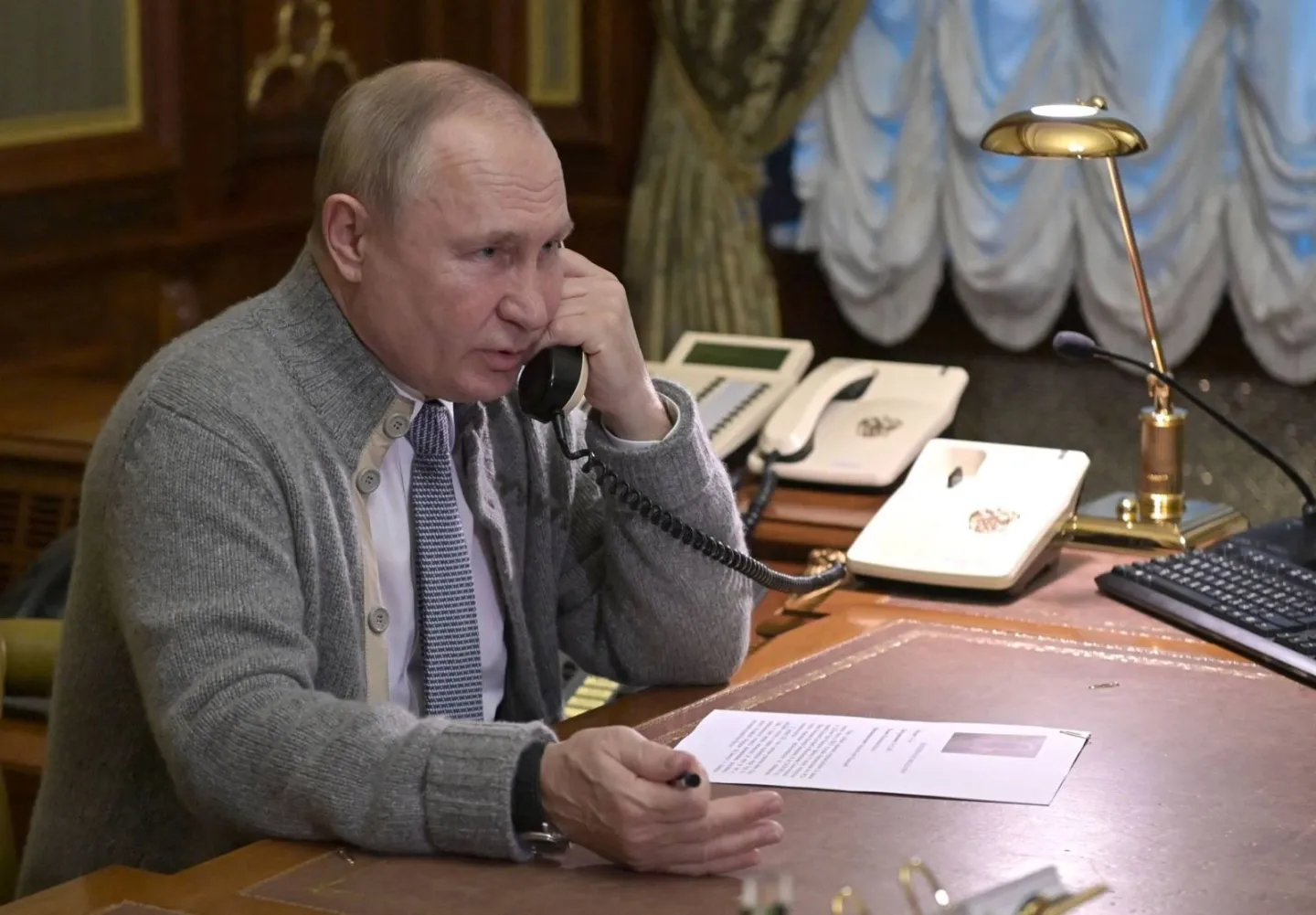Путин будет убеждать Трампа оставить Украину без оружия