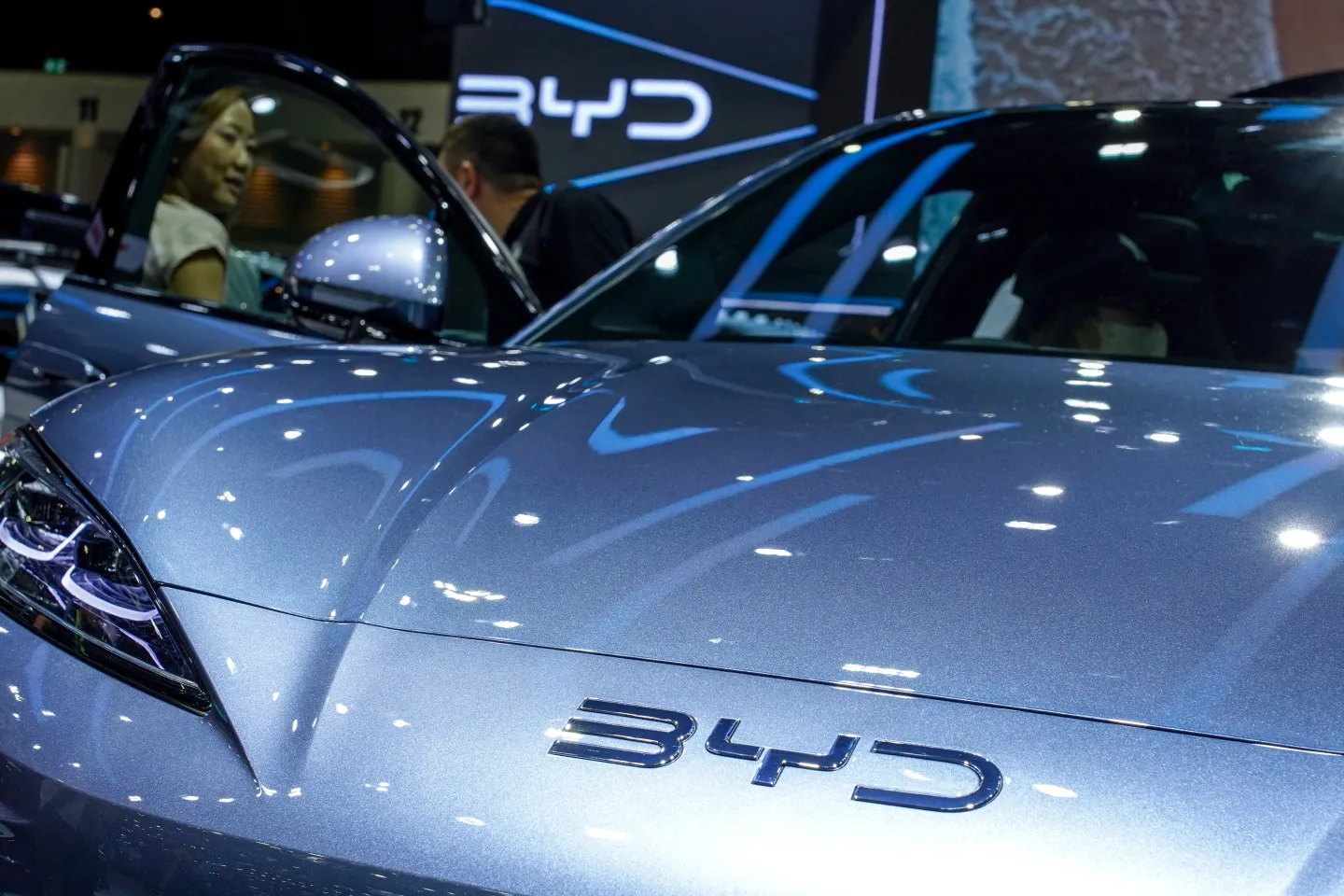 China's BYD unveils ultra-fast charging technology