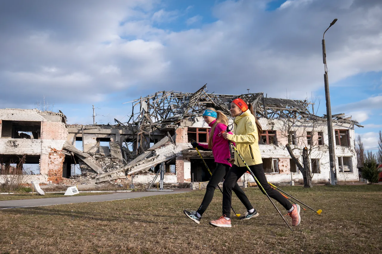 ABŞ-yň kanun çykaryjy organy Trampy ukrainaly çagalara gözegçilik taslamasyny dikeltmegi talap edýär