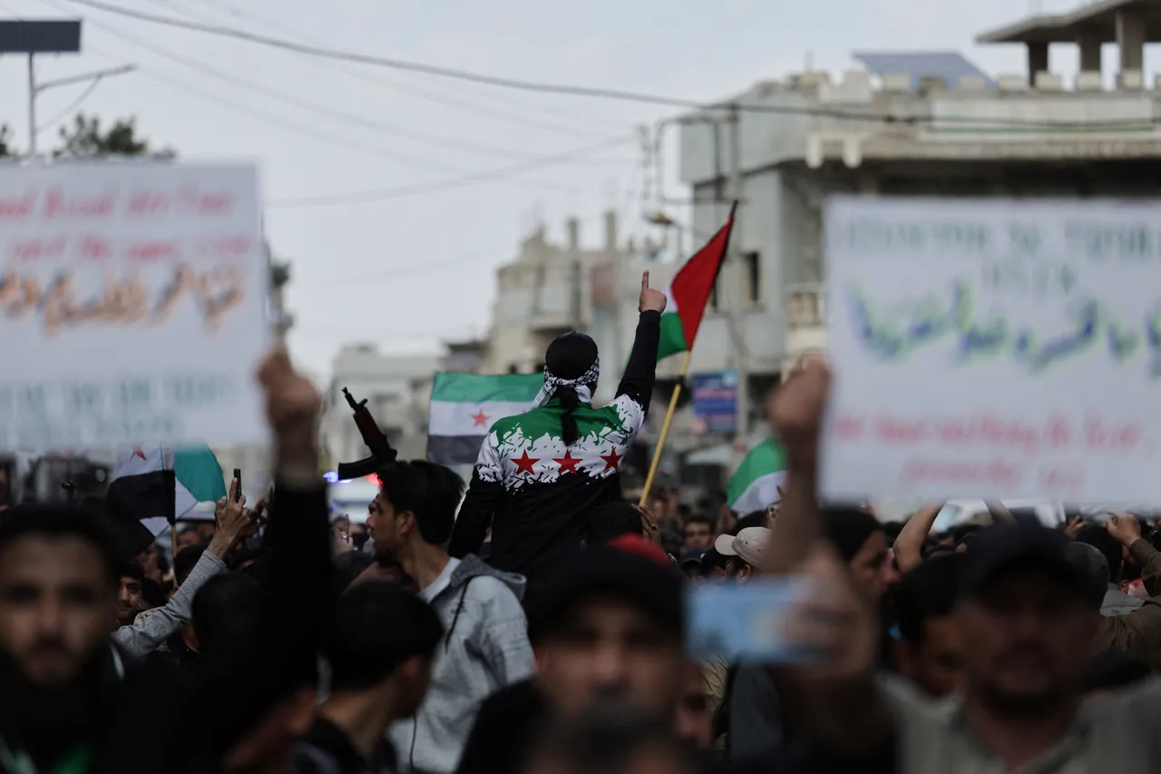 Vicepresidente turco: “Dal 2017, quasi 900.000 siriani sono tornati volontariamente a casa”