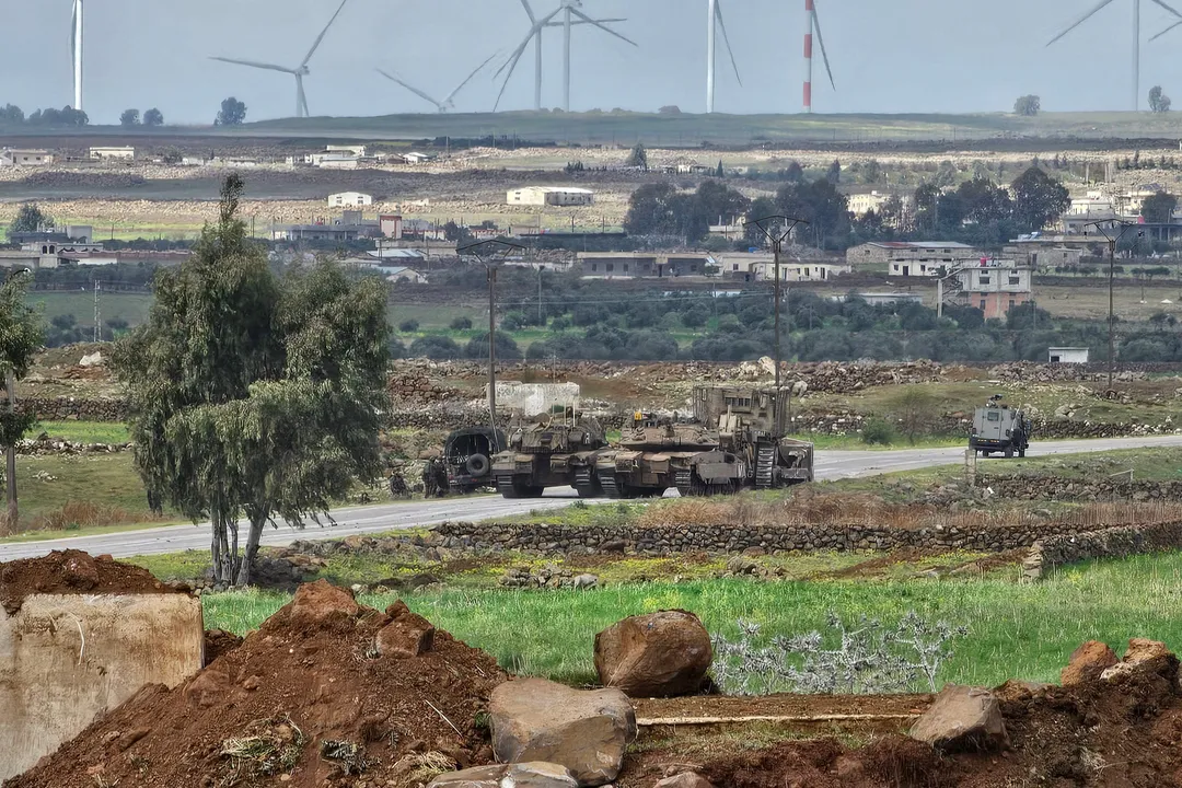 Forças israelitas invadem a Síria e grupos de direitos humanos acusam Telavive de crimes de guerra